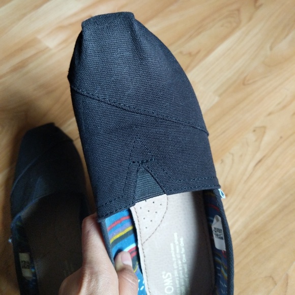 TOMS black slip on shoes 7.5 - Picture 3 of 5